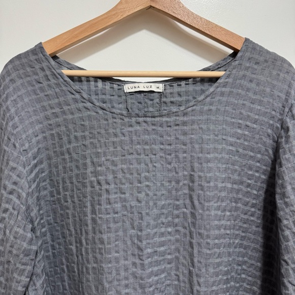 Luna Luz Linen Blend Textured Ruched Back Top - Picture 3 of 13